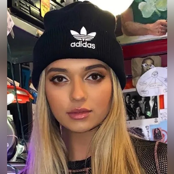 Adidas 2 pc Winter knit Hats Mans/Woman’s Color Black and Grey - Picture 2 of 8